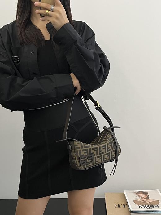 芬迪 最新的秀款老花迷你号simply腋下包（LZ） 商品图10