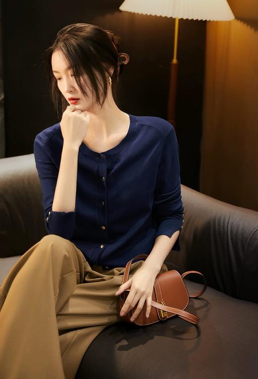 新款多色金属扣点缀羊毛天丝针织开衫 商品图8