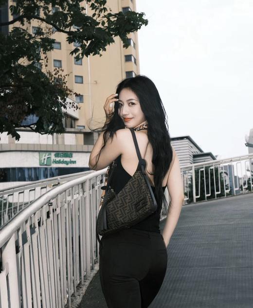 芬迪 最新的秀款老花迷你号simply腋下包（LZ） 商品图6