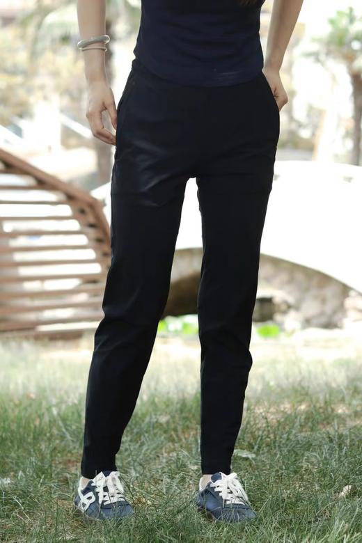 点此购买 迪桑特RUNNING女士梭织防晒速干直筒运动裤 bk 328635 商品图6