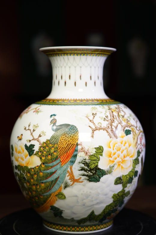 釉中五彩《春意盎然》内绘瓶 商品图0