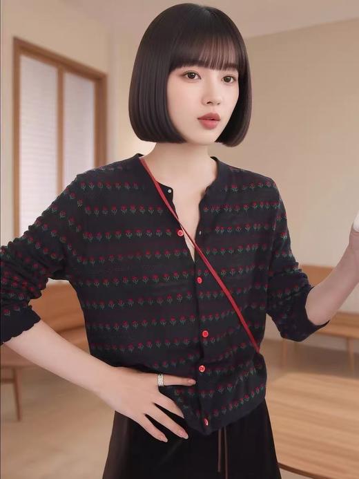 👍早秋上新❗️细节控必入❗️浪漫郁金香提花的温柔叛逃🔥【圆领郁金香提花撞色精纺针织短外套】 🌈整身郁金香提花设计，若影若现的呼吸感💐，细节感满分～ 商品图5