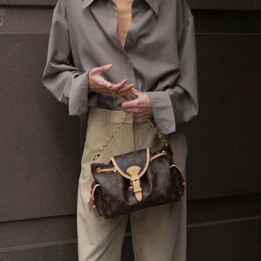 一店d 𝐎𝐝𝐲𝐬𝐬𝐞𝐞 25秋冬王炸手袋！全新升级的monogram老花直接成为贵妇圈儿的新宠，真的好看到没边 属于🫏独有的高贵 尤其是这个小号刘亦菲同款 商品图0