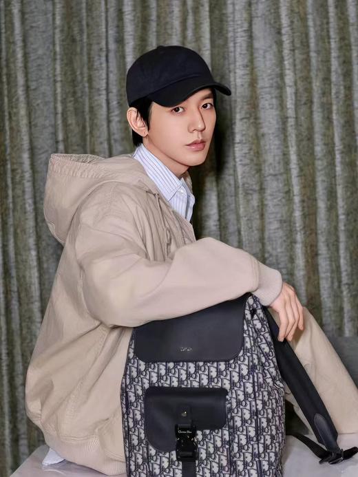 DIOR迪奥 可调节肩带磁扣开合 粒面牛皮革 双肩包 男款 米色拼黑色（LZ） 商品图2