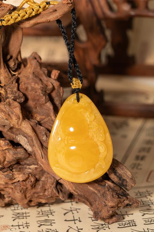 附权威证书 一周内发货【俄料保真  蜜蜡吊坠】原图，无滤镜！所见即所得！鸡油黄飘白花/金瓷白/妖花纹/奶白鸡油黄 天然蜜蜡随形吊坠 商品图6