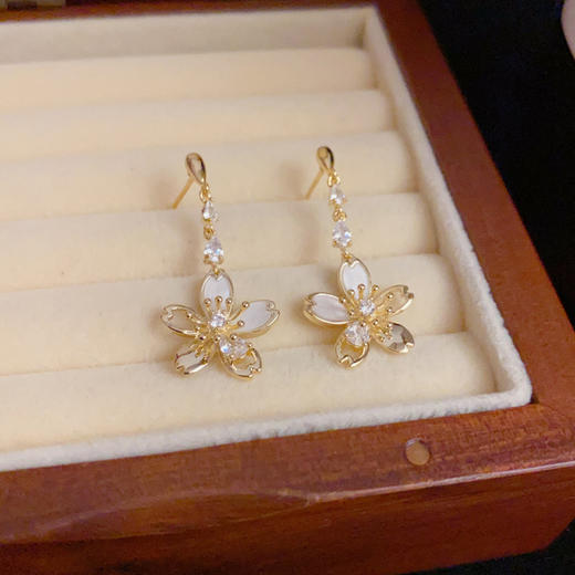 【预售3天】春季新款气质时尚甜美百搭锆石花朵流苏耳坠小众轻奢设计感耳环女M02-425 商品图2