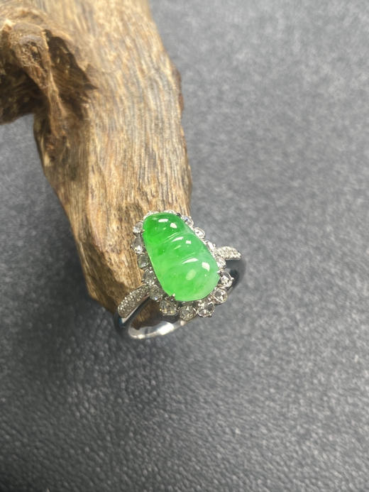 【FC0138】18K镶嵌翡翠阳绿福豆戒指 色泽阳绿 玉质温润 款式精美  圈口14 商品图1