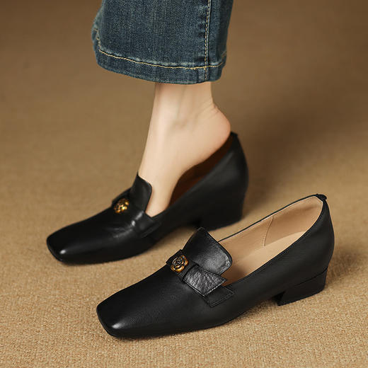 【预售5天】法式方头粗跟浅口单鞋秋季复古玫瑰花金属扣小皮鞋舒适低跟工作鞋MNLS&2538 商品图4