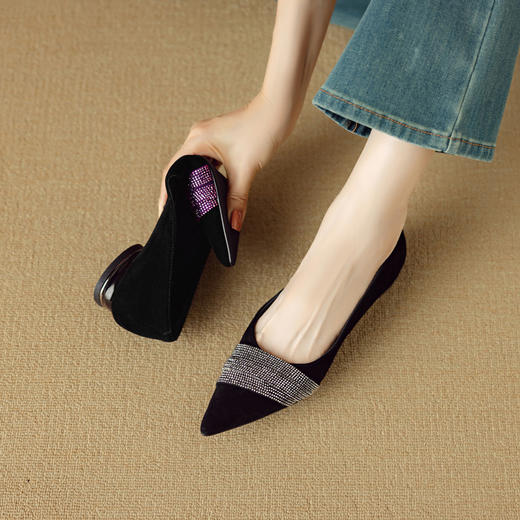 【预售5天】法式水钻气质尖头低跟单鞋女秋季新款百搭爆款软底女鞋DB&M6559 商品图1