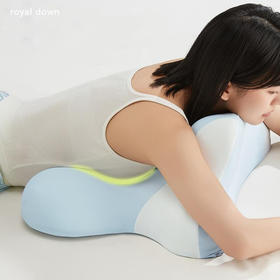 royal down四合一趴睡枕，宅家快乐翻倍好物！肆意躺睡，腰/背/颈椎不悬空。解锁躺平新姿势，可靠/可趴/可睡/可垫，四枕合一