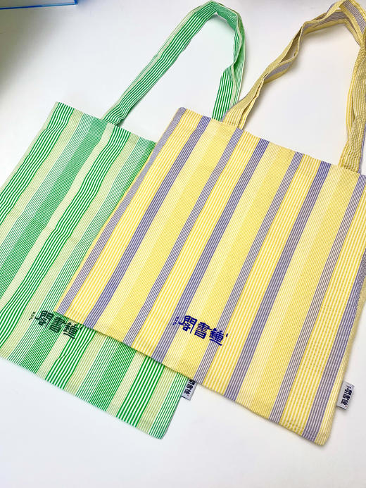 钟书阁盐缩布条纹帆布单肩包 商品图5