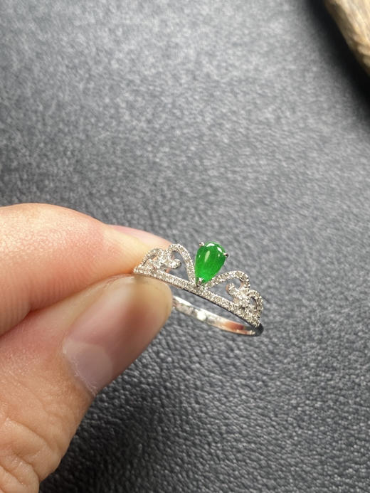 【FC0143】18K镶嵌翡翠阳绿水滴皇冠戒指 色泽阳绿 水润起光 款式精美  圈口14 商品图3