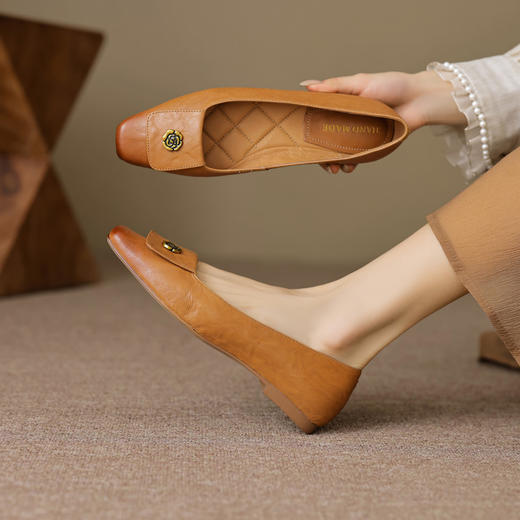 【预售5天】简约舒适复古法式浅口山茶花小方头平底超软羊皮小单鞋女OFSM&OFSM6931 商品图1