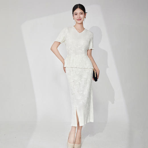 「自」全新升级【铂金会员339/天猫459/差价120】(11315)洛诗琳气质新中式复古盘扣T恤褶皱开叉包臀半身裙两件套女 商品图3