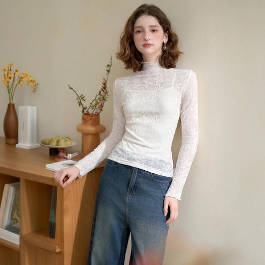 西遇立体提花肌理感长袖T恤女秋季轻薄花边半高领设计感上衣V2951289 商品图0