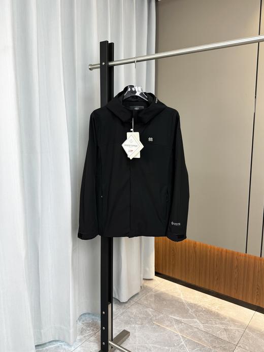 点此购买 可隆春秋季男士GTX防水防风耐磨户外运动软壳夹克 bk 328775 商品图3