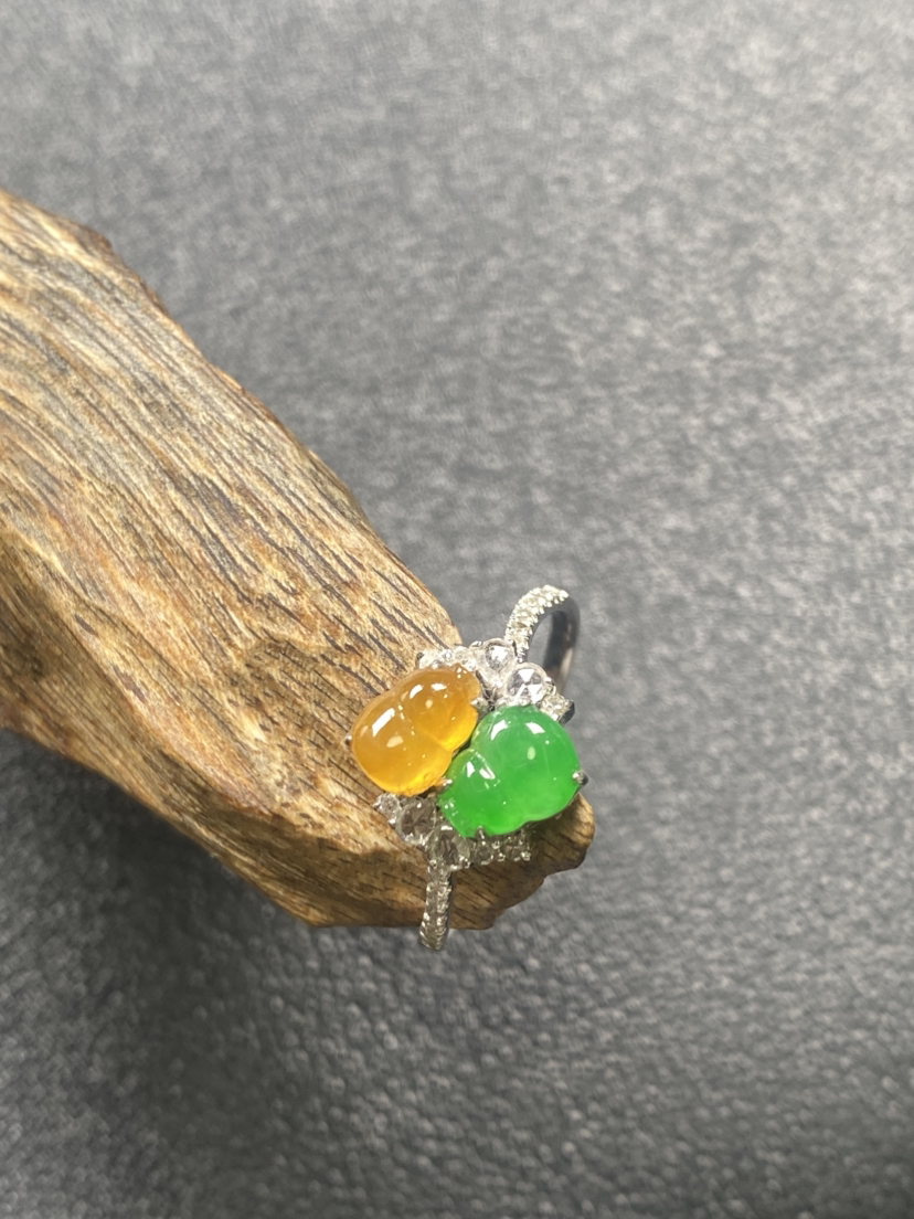 【FC0139】18K镶嵌翡翠阳绿+冰黄葫芦戒指 色泽娇艳 水润起光 款式精美  圈口14