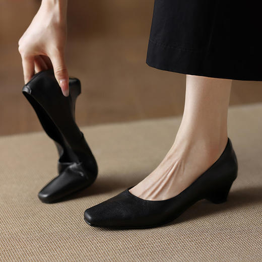 【预售5天】真皮软皮单鞋女软底低跟秋季浅口米白色通勤职业舒适女鞋DMJFG&82638F 商品图4