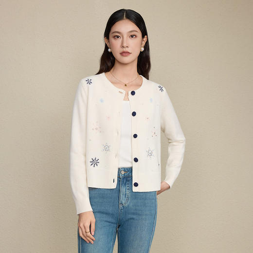 「自」全新升级【铂金会员367/天猫499/差价132】(05711)洛诗琳气质手工绣花钉珠外套2025秋季新款显瘦羊毛针织开衫 商品图2