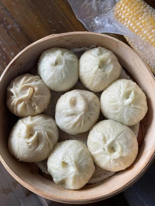 【顺丰包邮】配料干净黑猪小笼包3袋到手58，高定版嵊州小笼包 原料+调料全都精选 匠心手作 二八肥瘦比黑猪肉为馅 当天现做现包 拒绝隔夜肉馅 鲜香浓郁 配料表干净 顺丰基地直邮 商品图2