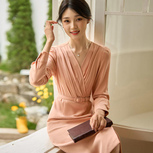 米思阳2026春季新款气质高级感收腰连衣裙v领褶皱修身一步裙0517 商品图0