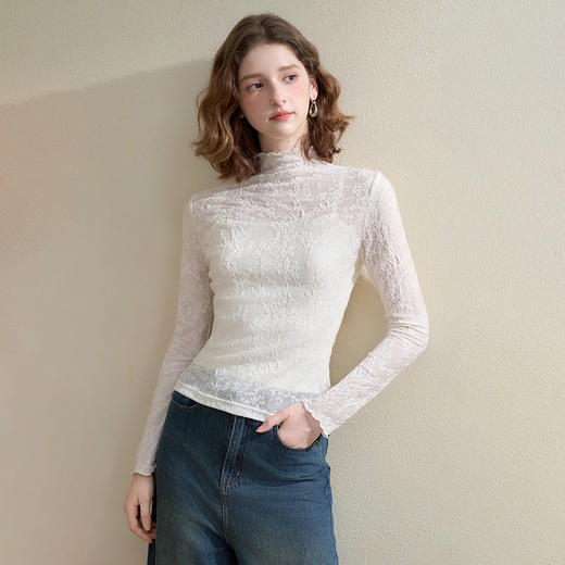 西遇立体提花肌理感长袖T恤女秋季轻薄花边半高领设计感上衣V2951289 商品图2