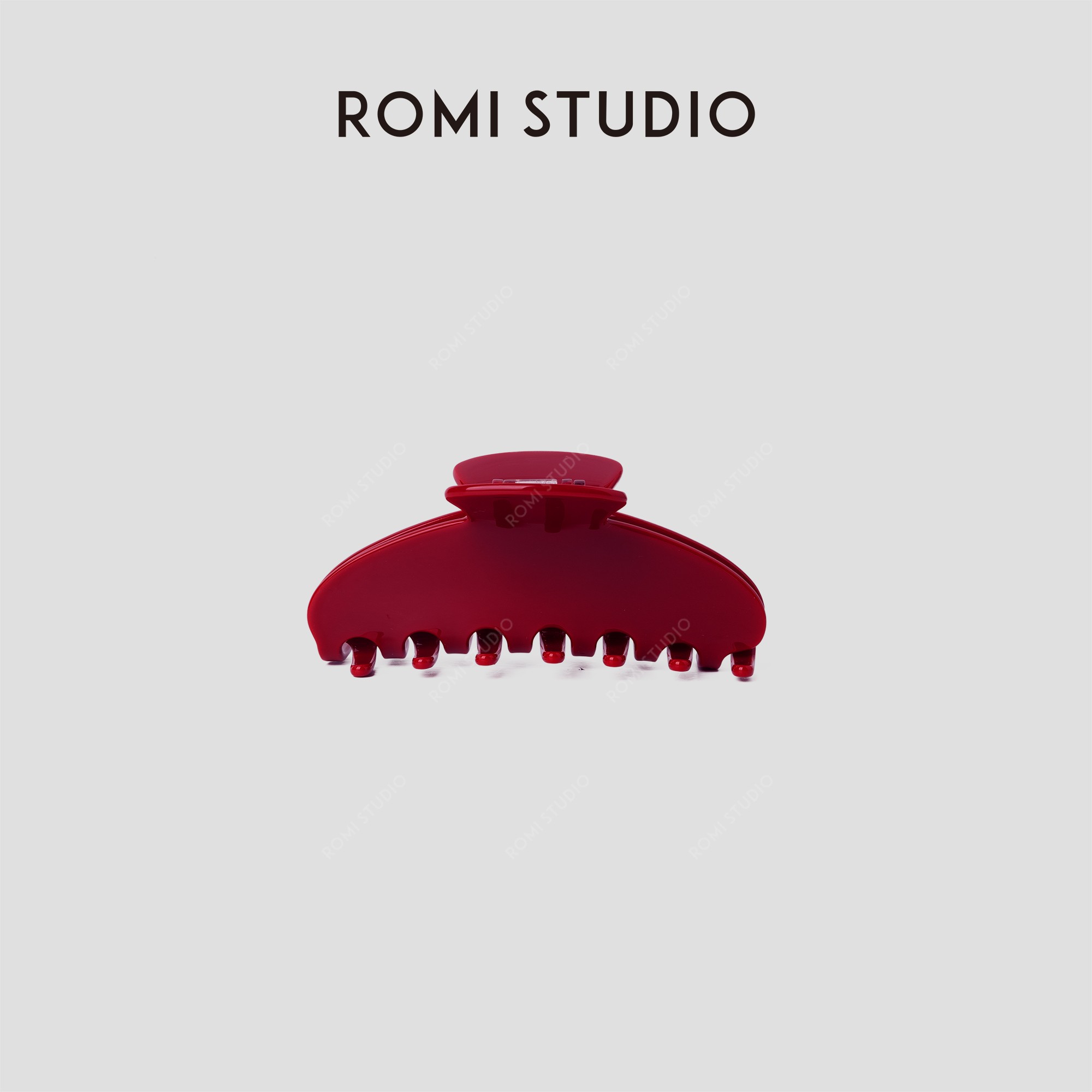 ROMI STUDIO“Cherry Kiss” 醋酸纤维轻量鲨鱼发夹头饰 24SSS162