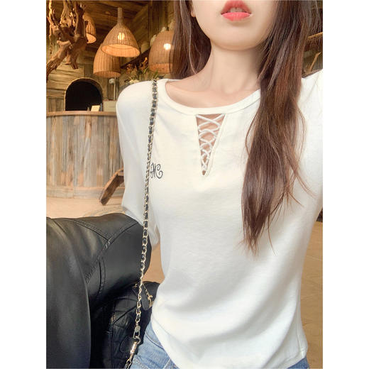 <曾小咸推荐>2.20现货秒杀 ！微信超特价！韩系镂空领口t恤 日常109.99 立减50 秒杀59.99！！复古纹理宽直筒牛仔裤 秒杀99.99！！ 商品图1