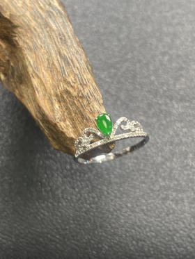 【FC0143】18K镶嵌翡翠阳绿水滴皇冠戒指 色泽阳绿 水润起光 款式精美  圈口14