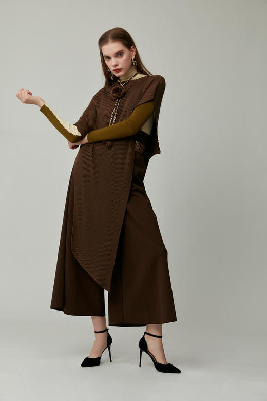 SAFICOO  时尚摩登 高领+不对称设计式毛织衫 商品图2