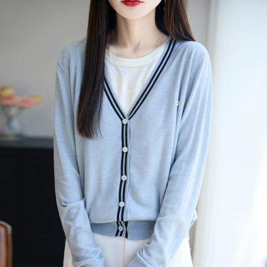 青乔慕染精纺条纹边V领假两件开衫CM206★ 商品图7