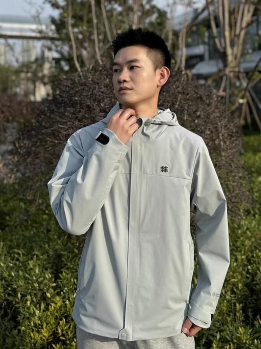 点此购买 可隆春秋季男士GTX防水防风耐磨户外运动软壳夹克 bk 328775 商品图12