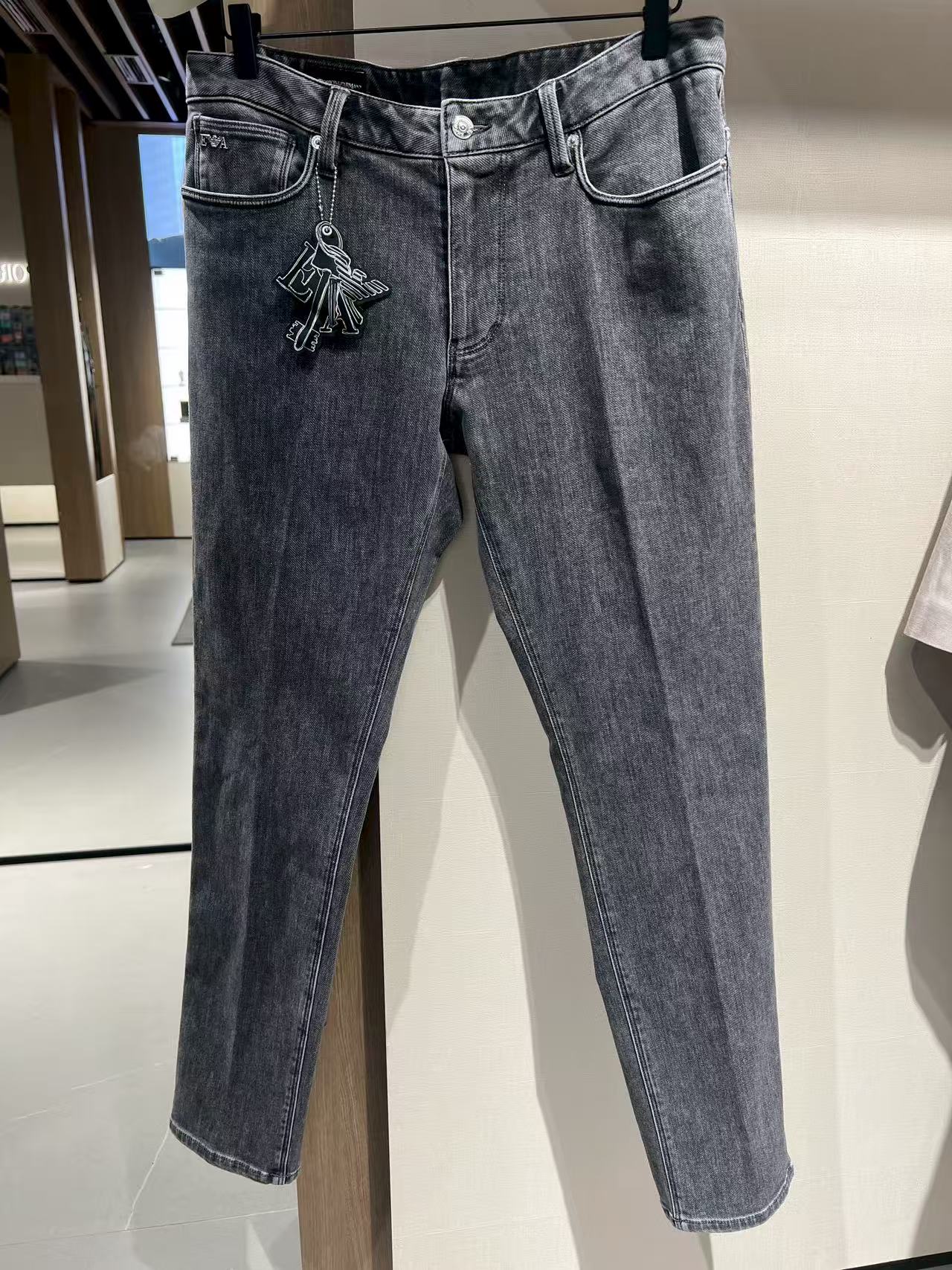 E ARMANI 牛仔裤男  EM000121AF17494-M8001 .