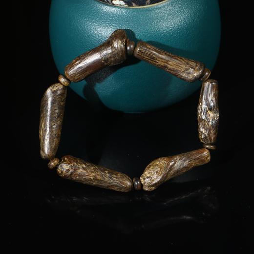 BC.AO5-8.27-8  马泥涝老料沉水(留疤手串) ，15.42g 商品图0