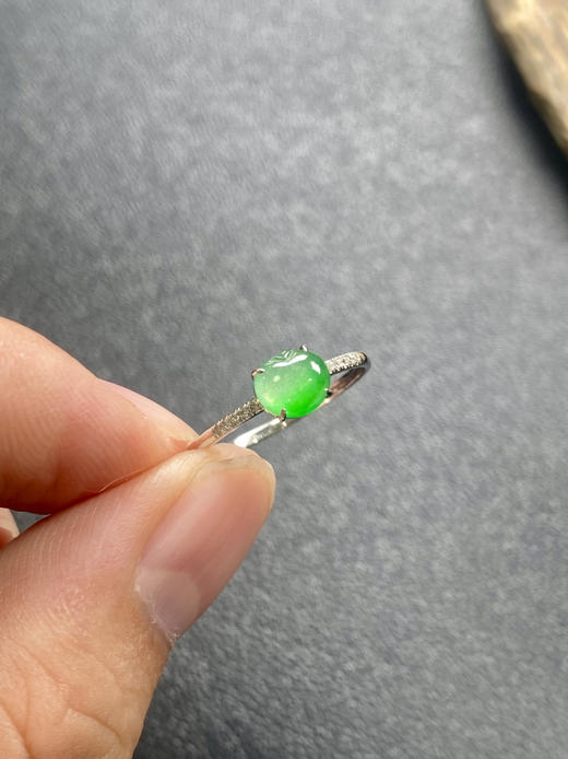 【FC0142】18K镶嵌翡翠阳绿小苹果戒指 色泽阳绿 水润起光 款式精美  圈口14 商品图3