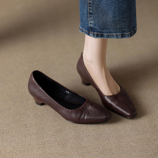 【预售5天】真皮软皮单鞋女软底低跟秋季浅口米白色通勤职业舒适女鞋DMJFG&82638F 商品图3