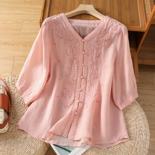 C063-6182 2025夏简约刺绣衬衫女夏季新款休闲五分袖衬衣单排扣V领上衣 商品图2