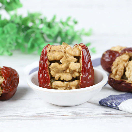 新款新品新疆红枣夹核桃仁500g  和田大枣核桃仁夹葡萄干休闲零食代发 商品图1