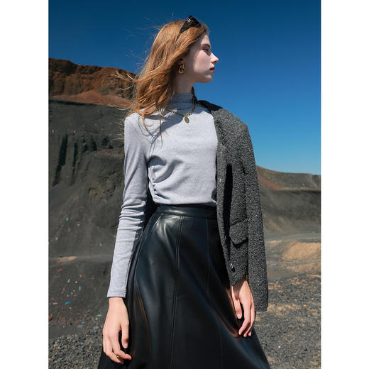 三彩2025冬季新款半高领收腰T恤修身短款抓绒保暖长袖打底衫女 商品图3