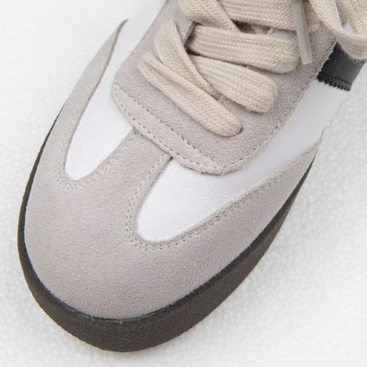 现货【百搭真皮休闲鞋】加宽厚底，大码定制，加大加肥，不挤脚，走路很放松！37-41鞋码，鞋面：真皮牛反绒+头层牛皮 内里：头层牦牛皮 垫脚：头层牛皮 鞋底：防滑耐磨橡胶大底 鞋底厚度：3厘米 商品图4