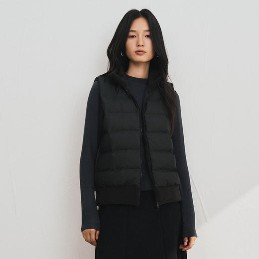 『KEMU 轻绒小马甲』甄选国际金标的匈牙利湖泽白鸭绒填充，细腻清洁，保暖蓬松，修身不显臃肿 商品图4