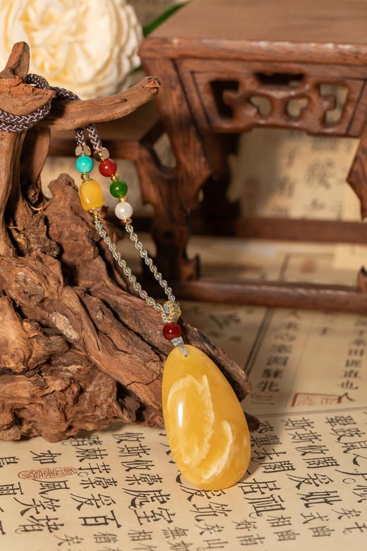 附权威证书 一周内发货【俄料保真  蜜蜡吊坠】原图，无滤镜！所见即所得！鸡油黄飘白花/金瓷白/妖花纹/奶白鸡油黄 天然蜜蜡随形吊坠 商品图10