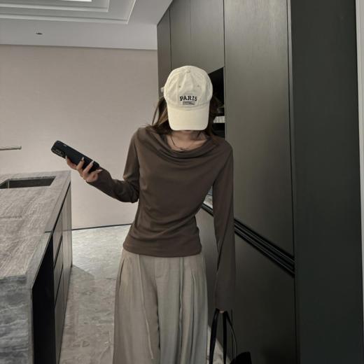 【视觉魔法藏肉款】一字荡领修身长袖打底衫 商品图3