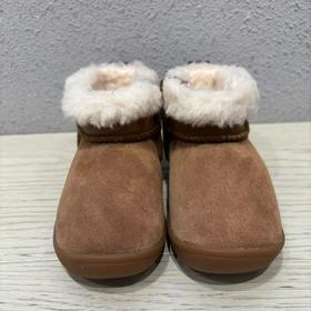 2楼UGG靴子 儿童男女同款金西靴，吊牌价599