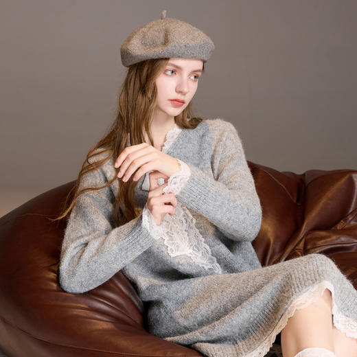 三彩2025冬季新款蕾丝V领针织连衣裙长袖直筒宽松慵懒气质M 商品图3