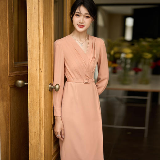 米思阳2026春季新款气质高级感收腰连衣裙v领褶皱修身一步裙0517 商品图4