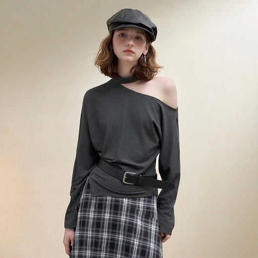 西遇韩系挂脖斜肩露肩长袖针织T恤女秋设计感不规则下摆上衣H0051308 商品图4