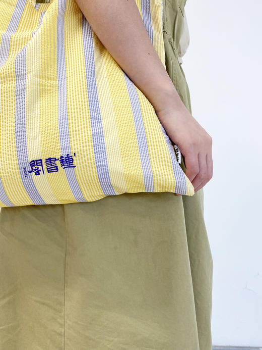 钟书阁盐缩布条纹帆布单肩包 商品图3