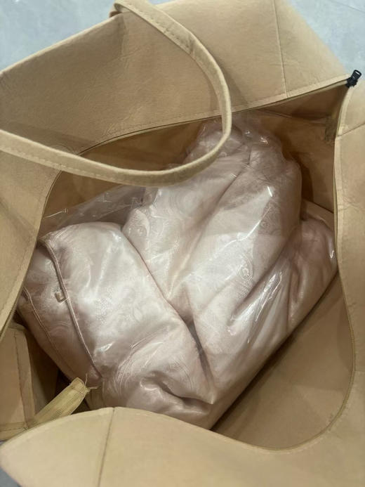 罗莱正品蚕丝被。100%蚕丝。正品，原包装，随便对比！带包装吊牌，好货一批。官网3斤1799,我们这款重1750克。约3.5斤。尺寸200×230 商品图3