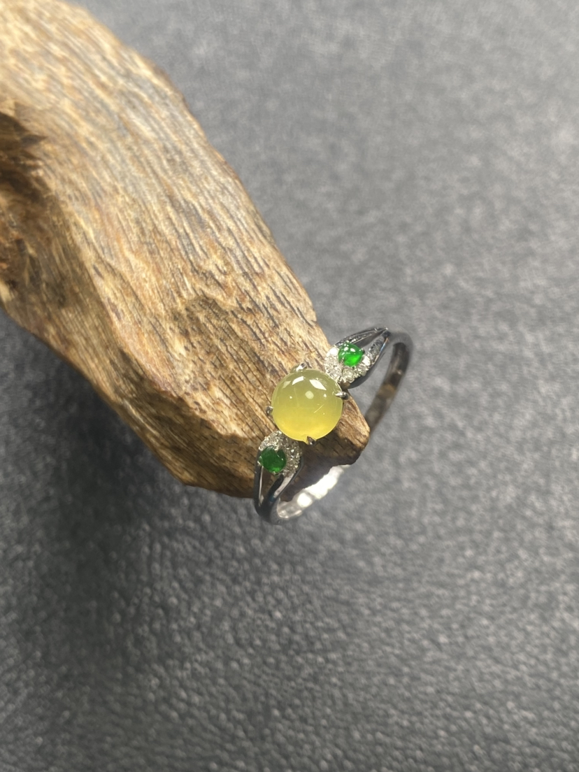 【FC0140】18K镶嵌翡翠冰黄蛋面戒指 色泽清爽 水润起光 款式精致  圈口14